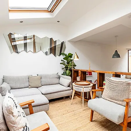 Apartment Modern Airy 2-bed Gem In Trendy Stoke Newington *