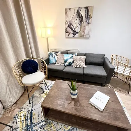 Luxury 2 Bed 2 Bath Zone Two Apartment London