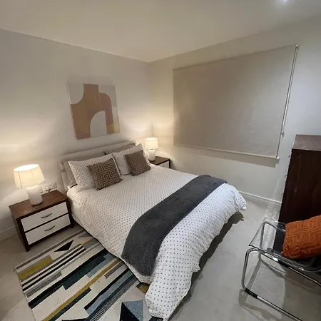 Luxury 2 Bed 2 Bath Zone Two