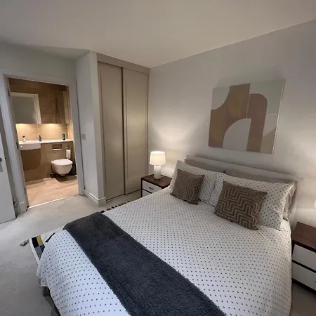 Luxury 2 Bed 2 Bath Zone Two Apartment