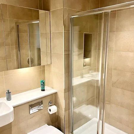 Apartment Luxury 2 Bed 2 Bath Zone Two London