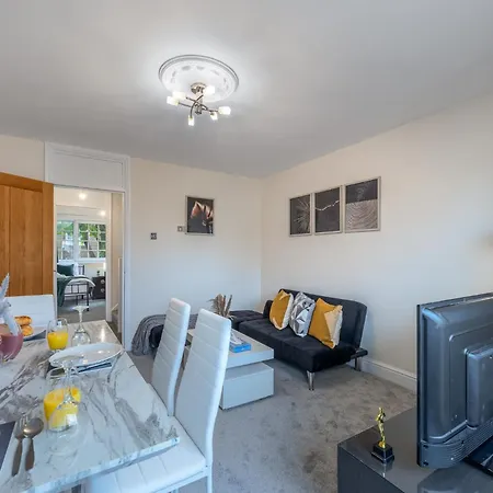 Holiday home Wilkinsons Home-free Parking, Perfect For Contractors & Weekend Getaways, Near Airport & Excel London