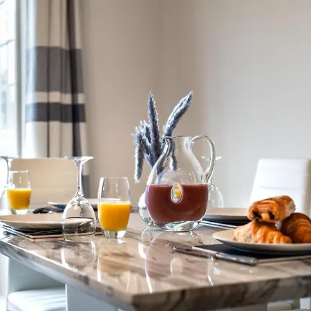 Wilkinsons Home-free Parking, Perfect For Contractors & Weekend Getaways, Near Airport & Excel