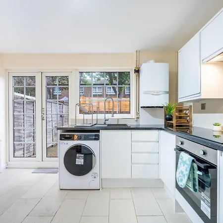 Holiday home Wilkinsons Home-free Parking, Perfect For Contractors & Weekend Getaways, Near Airport & Excel