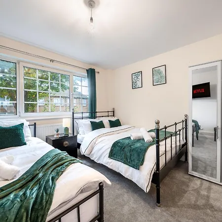 Holiday home Wilkinsons Home-free Parking, Perfect For Contractors & Weekend Getaways, Near Airport & Excel *