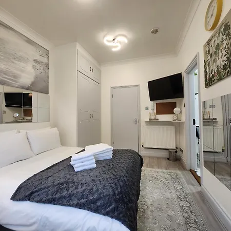 St 8 - Very Close To Tube - Cozy Flat Apartment London