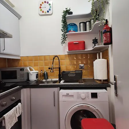 St 8 - Very Close To Tube - Cozy Flat Apartment London