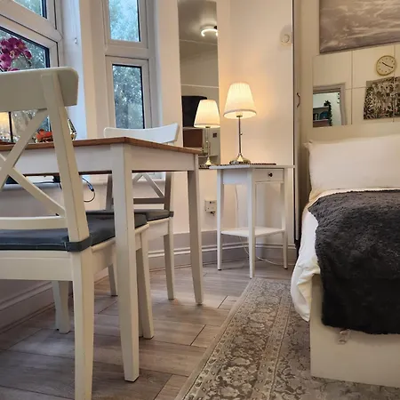 St 8 - Very Close To Tube - Cozy Flat * London