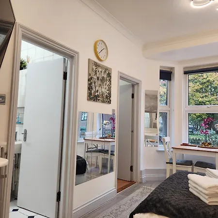 St 8 - Very Close To Tube - Cozy Flat Apartment