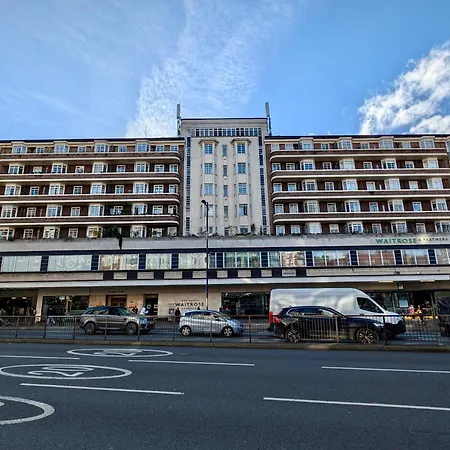 Stunning On Finchley Road Londra
