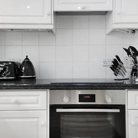 Mayfair Mews Apartment- 2 Bed 3 London