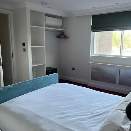 Kensington Flat * London