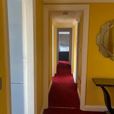 Kensington Flat Apartment *