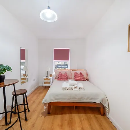 Guest house Korean Living London