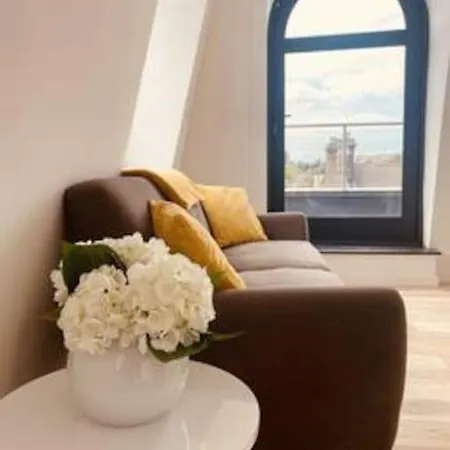 New 1 Bed Flat With Terrace *