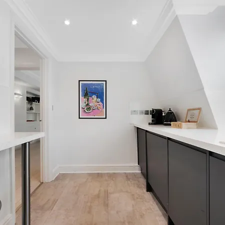 Luxury 2 Bed In Mayfair!