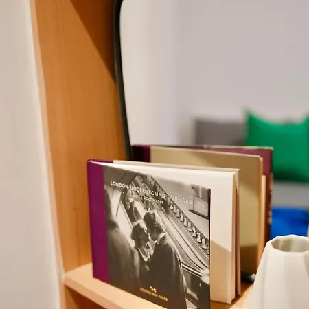 The Chic Townhouse In Kings Cross!!! 3 Floors Apartment London