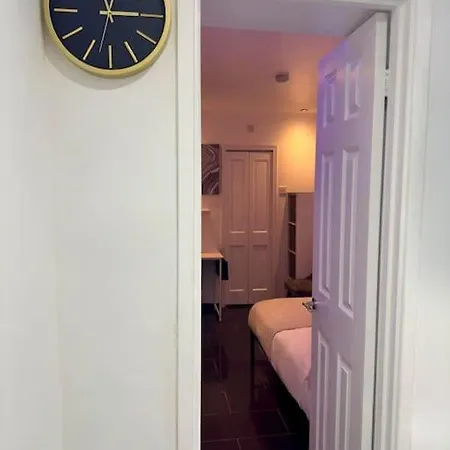 Riverside With Parking In Se Ldn * Thamesmead (Greater London)