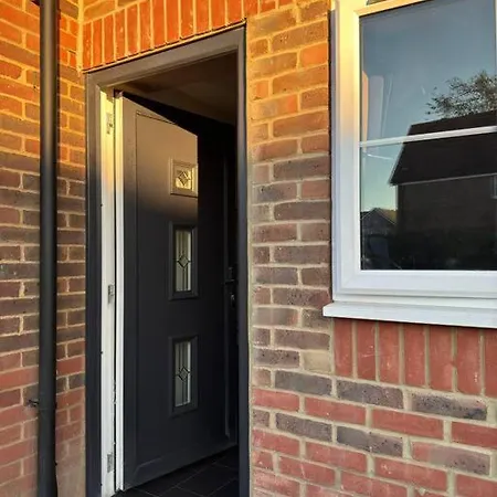 Riverside With Parking In Se Ldn Thamesmead (Greater London)