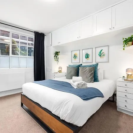 Two-bedroom Short Term & Flexible Renting Hackney With Free Wifi And Roof Terrace! Apartment *