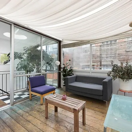 Two-bedroom Short Term & Flexible Renting Hackney With Free Wifi And Roof Terrace! * London