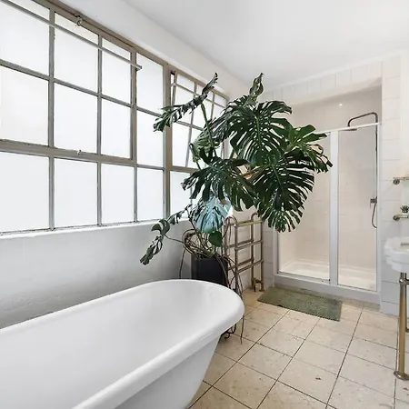 Apartment Two-bedroom Short Term & Flexible Renting Hackney With Free Wifi And Roof Terrace!