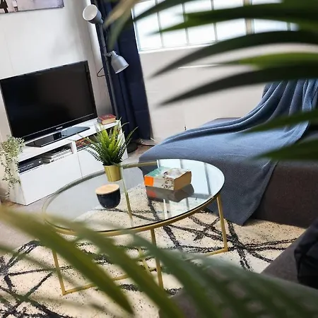 Two-bedroom Short Term & Flexible Renting Hackney With Free Wifi And Roof Terrace! Apartment