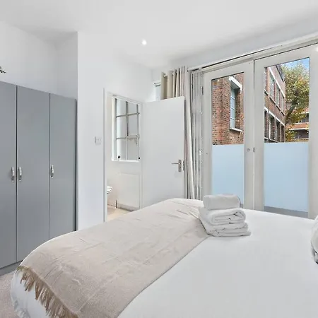 Two-bedroom Short Term & Flexible Renting Hackney With Free Wifi And Roof Terrace! London