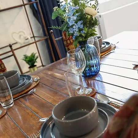 Two-bedroom Short Term & Flexible Renting Hackney With Free Wifi And Roof Terrace! Apartment London