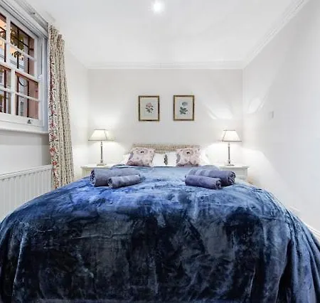 Chelsea Snug With Garden Apartment