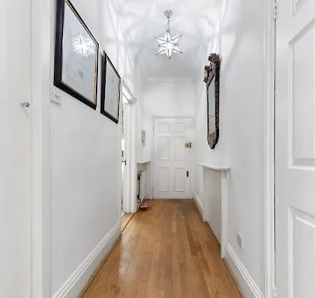 Chelsea Snug With Garden Apartment *