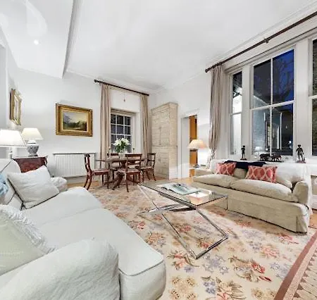 Chelsea Snug With Garden Apartment *