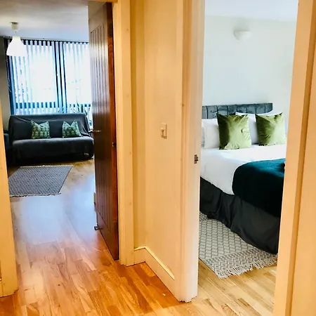 Apartment Modern 2 Bedroom 1 Min From Metro London