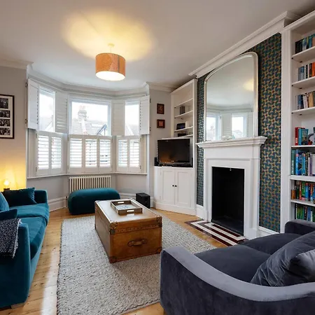 Veeve - Tantalising In Teal Apartment *