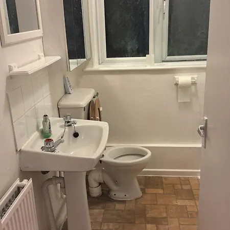 Beautiful 2 Bedroom Maisonette In East London *