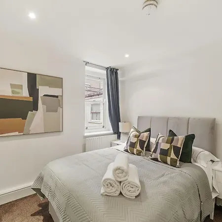1br & 2br Apts By Livestay Short Lets & Serviced With Free Wifi Apartment *