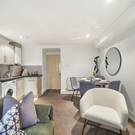 Apartment 1br & 2br Apts By Livestay Short Lets & Serviced With Free Wifi *