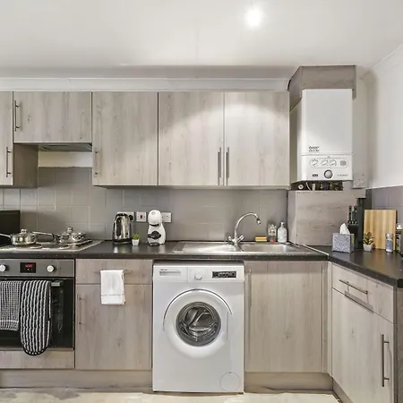1br & 2br Apts By Livestay Short Lets & Serviced With Free Wifi Apartment *