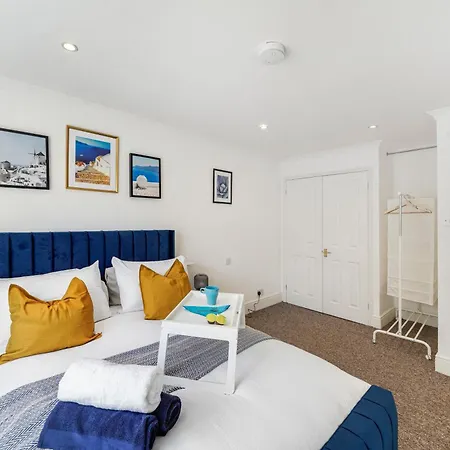 1br & 2br Apts By Livestay Short Lets & Serviced With Free Wifi
