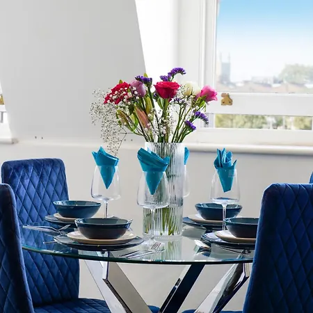 1br & 2br Apts By Livestay Short Lets & Serviced With Free Wifi Apartment *