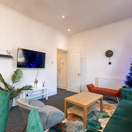 1br & 2br Apts By Livestay Short Lets & Serviced With Free Wifi Apartment