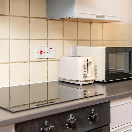 1br & 2br Apts By Livestay Short Lets & Serviced With Free Wifi Apartment