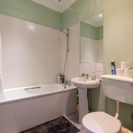 1br & 2br Apts By Livestay Short Lets & Serviced With Free Wifi *