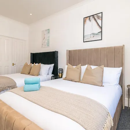 1br & 2br Apts By Livestay Short Lets & Serviced With Free Wifi Apartment *