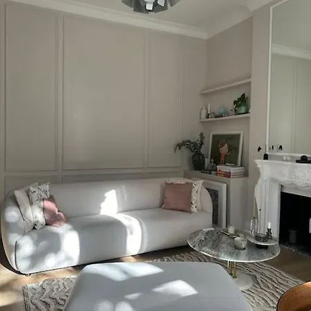 Notting Hill Designer 1-bed Flat London