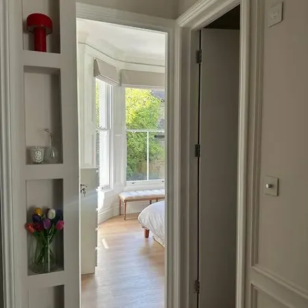 Notting Hill Designer 1-bed Flat