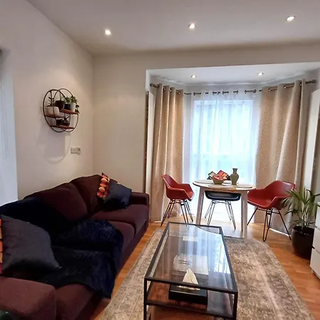 Apartment Olympia 2 Bed Terrace London