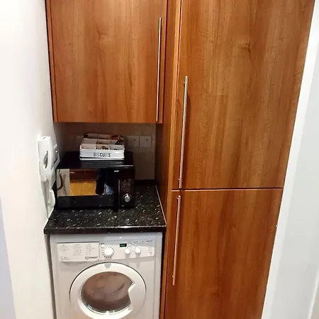 Olympia 2 Bed Terrace * London