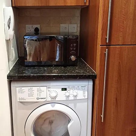 Olympia 2 Bed Terrace Apartment *