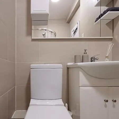 Olympia 2 Bed Terrace Apartment